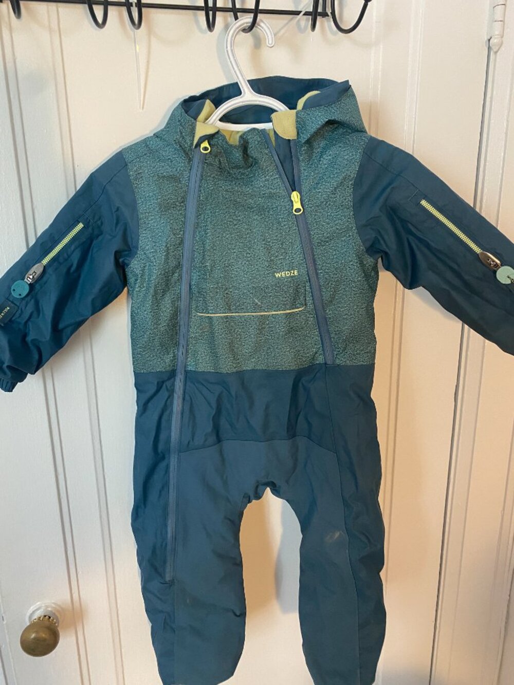 WEDZE Kids’ Warm and Waterproof Snowsuit (2-3T)